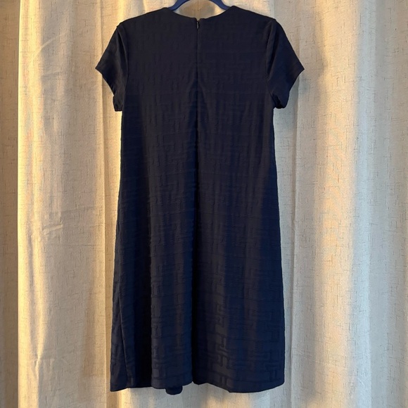J. McLaughlin Navy Swing Dress. Size S. 2 side pockets. Geometric pattern. - Picture 2 of 8